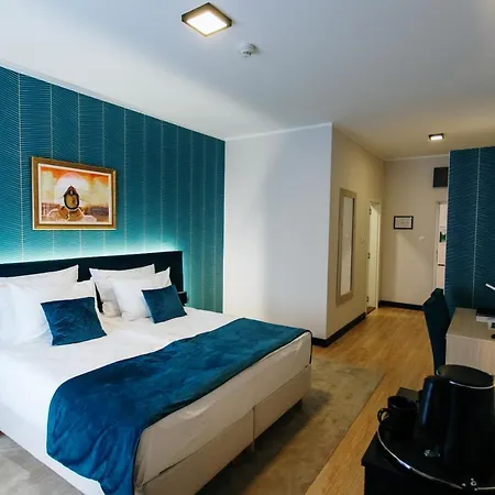 Srem Hotel *